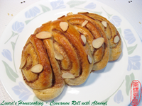 Cinnamon Roll with Almond